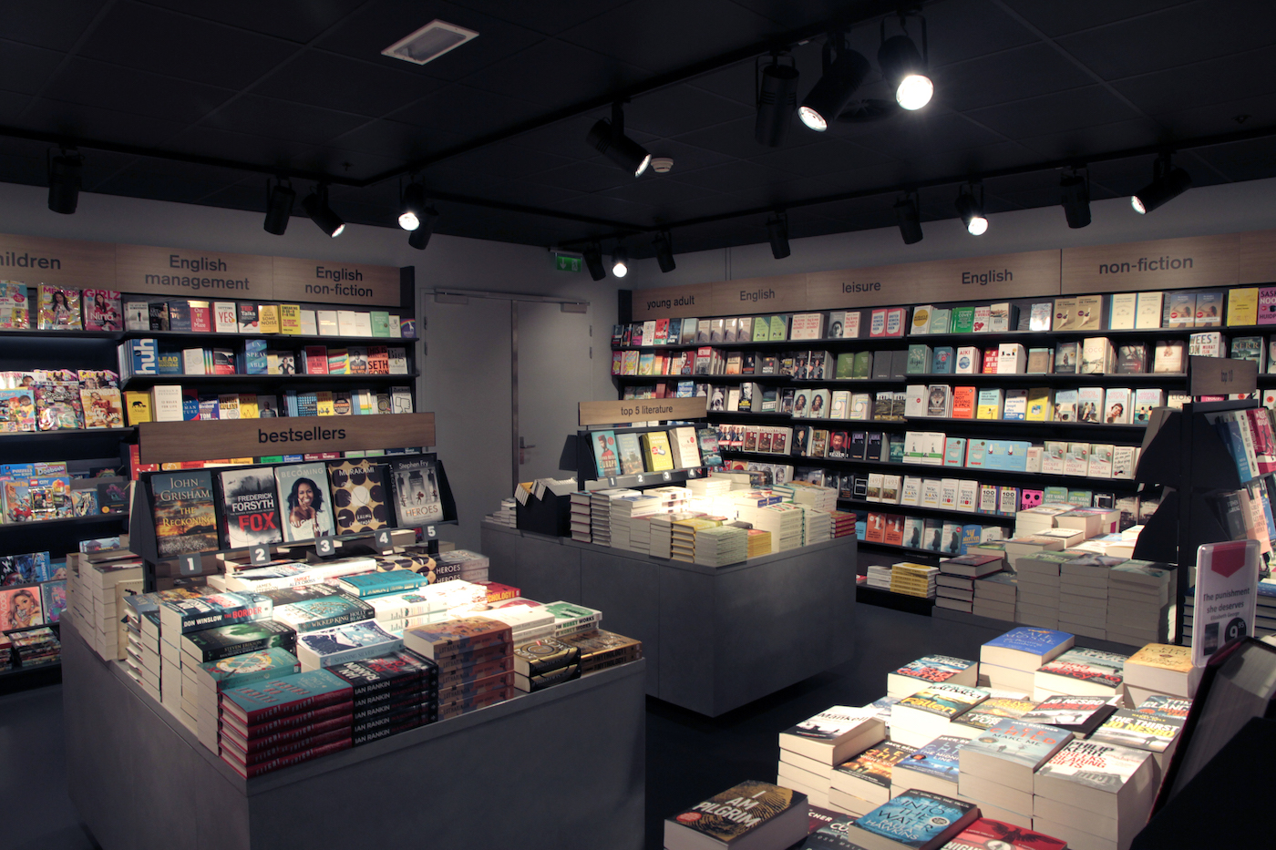 AKO retail lighting schiphol | Invisua Lighting